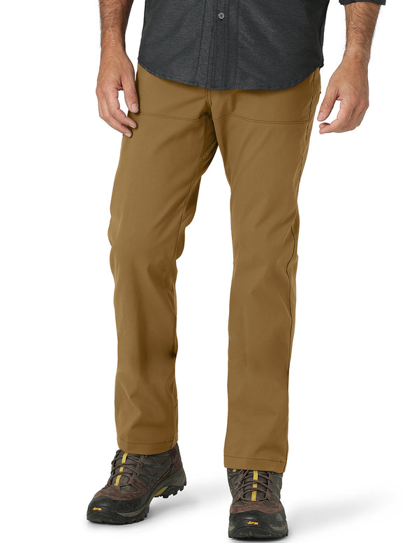 Pantalon textil color caqui repelente al agua, marca Wrangler para caballero.