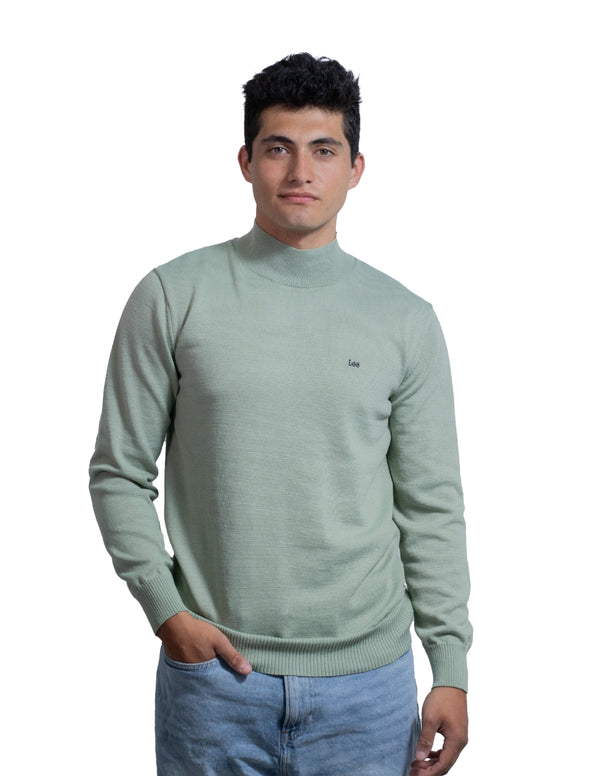Suéter en color verde claro con cuello alto para caballero, marca LEE.
