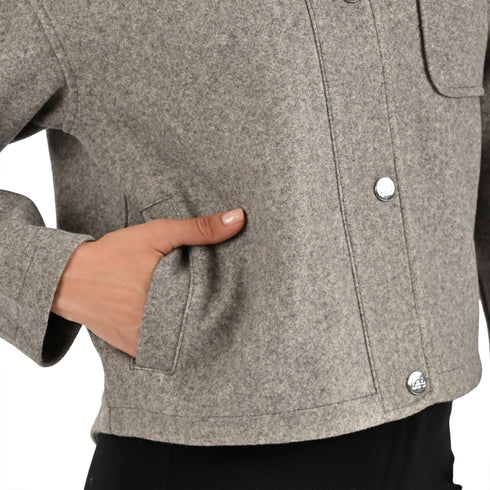 Chamarra Lee Dama Corta Cuello Camisero Gris