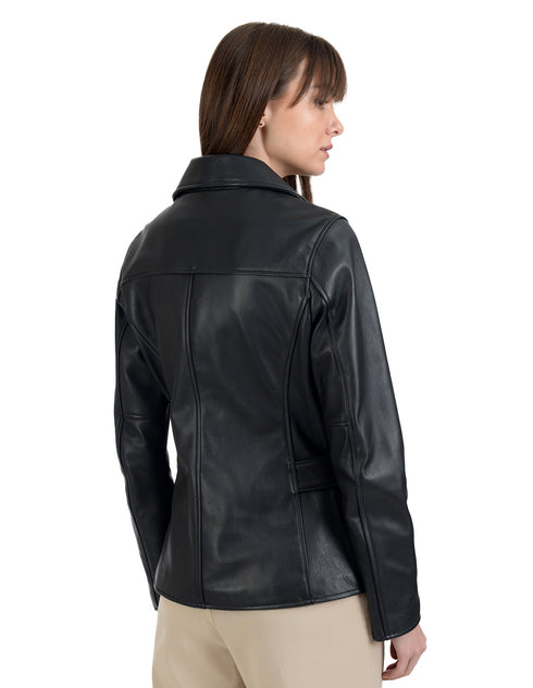 Chamarra de piel tipo Biker para mujer en color negro.