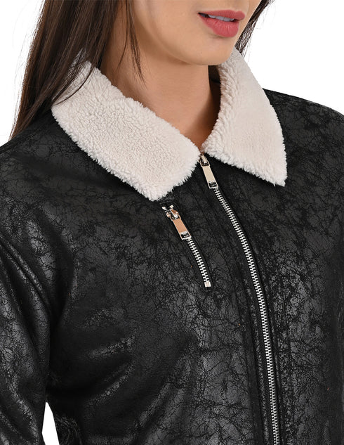 Chamarra Negra NINE WEST con borrega en cuello, puños y cadera.