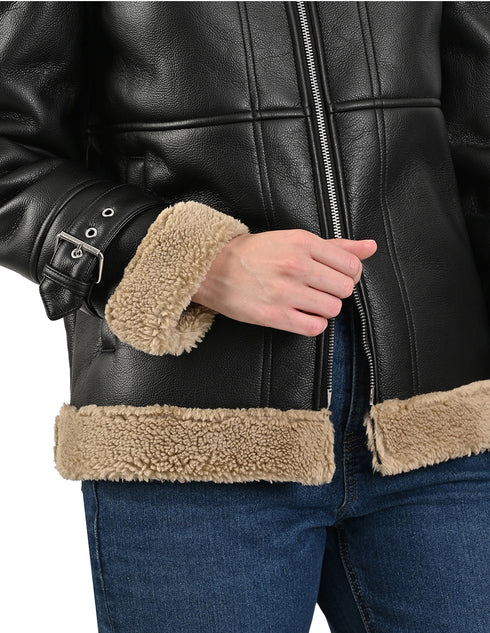 Chamarra Mujer Nine West Negra con Cuello y Puños en Borrega