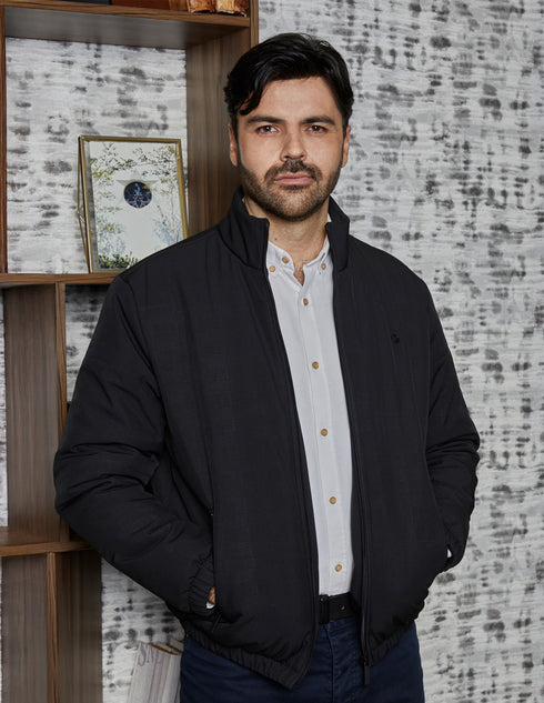 Chamarra Negra PORTFOLIO Hombre Casual Acolchada con Cierre.