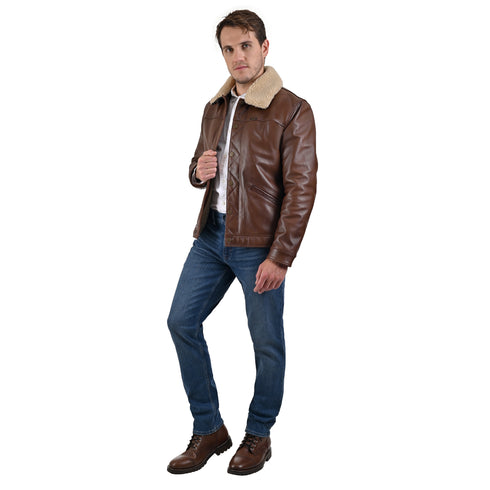 Chamarra Wrangler para Caballero de Piel Genuina con Cuello de Borrega Desmontable.